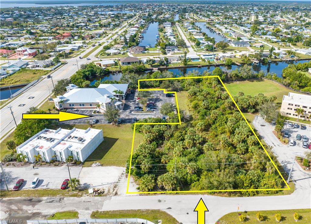 Prime 1.52 acre waterfront location with direct access from both EDGEWATER and LISTER streets.Property boundaries highlighted.