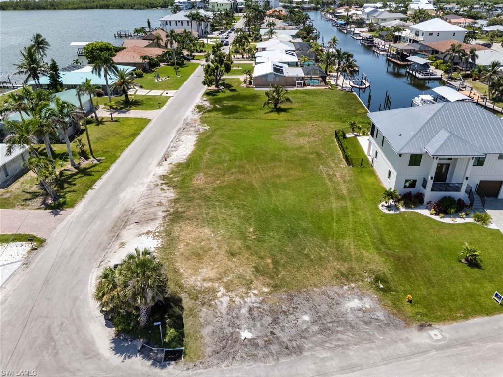 2 Bayview BLVD