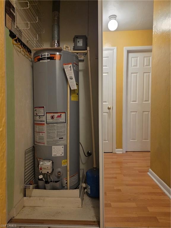 Unfurnished bedroom with light wood-style floors, a closet, and a ceiling fan