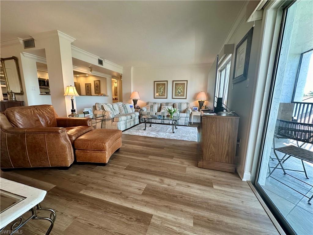 555 Park Shore DR B403 photo 17