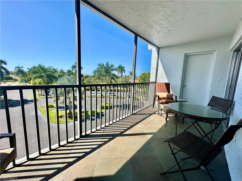 555 Park Shore DR B403 photo 34