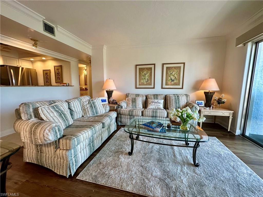 555 Park Shore DR B403 photo 10