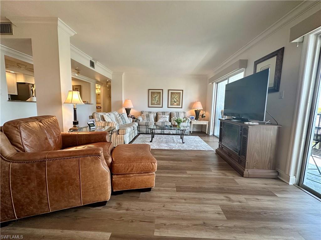 555 Park Shore DR B403 photo 18