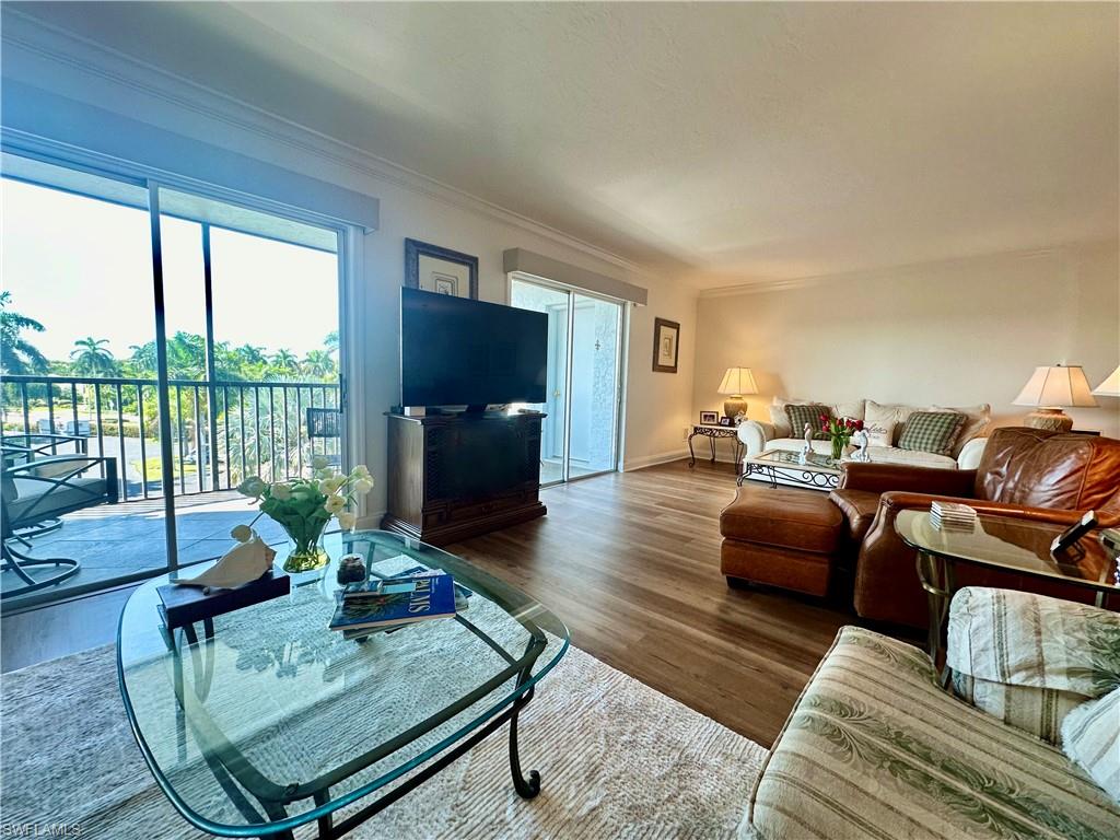 555 Park Shore DR B403 photo 11