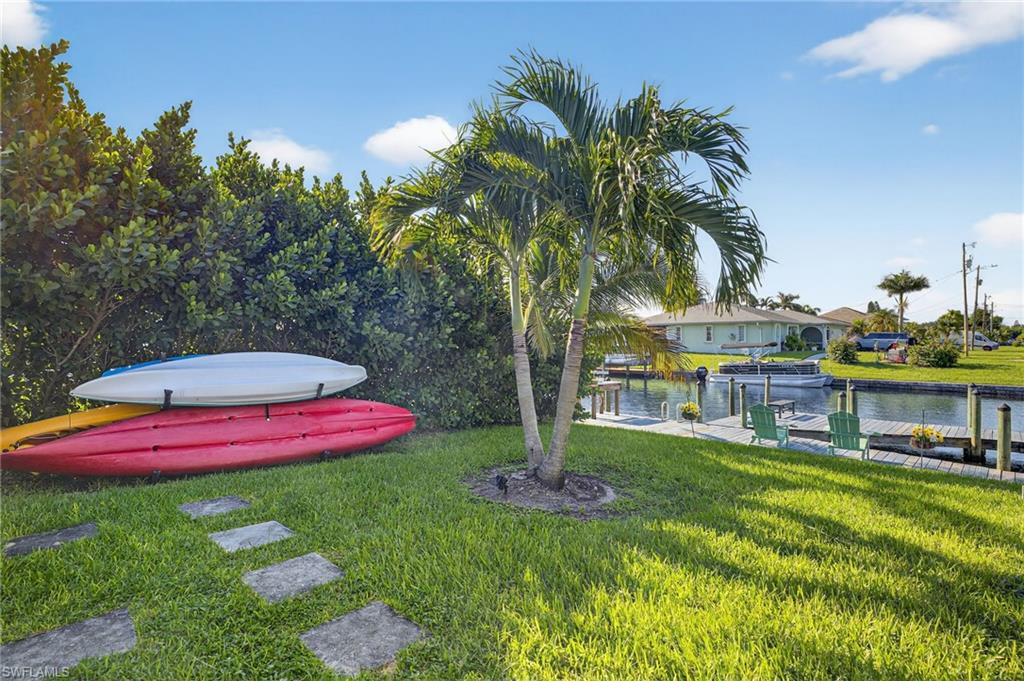 Huge lanai area & back house