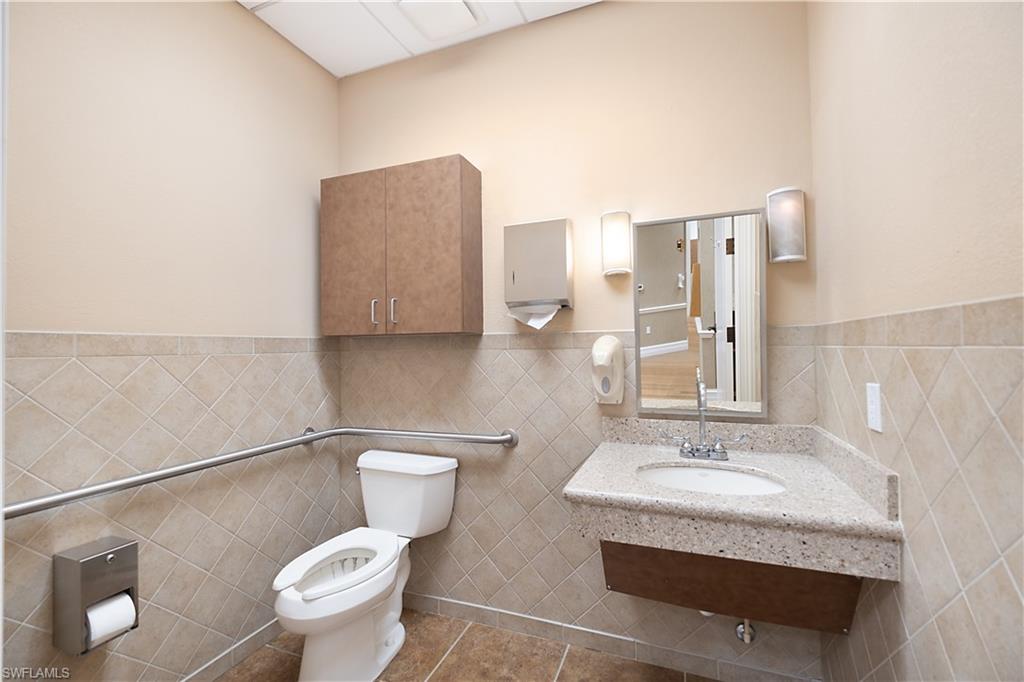 3021 Airport RD N 103 photo 27