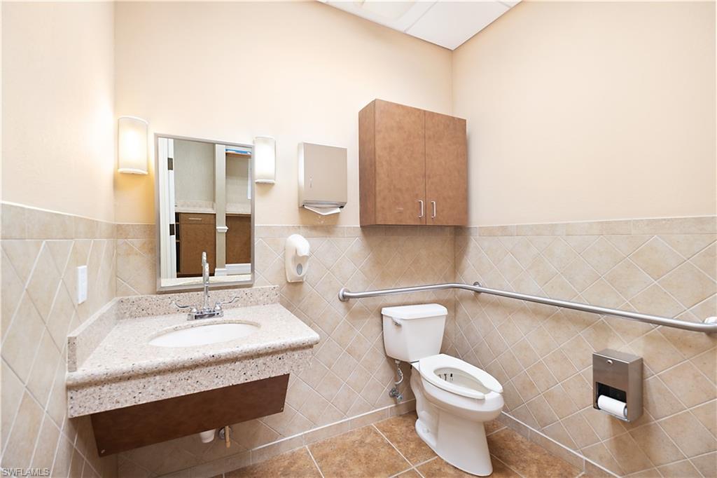 3021 Airport RD N 103 photo 28