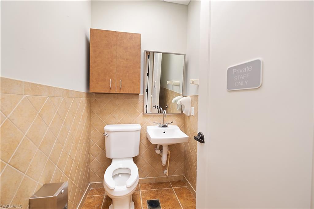 3021 Airport RD N 103 photo 44