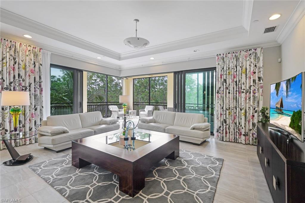 2751 Tiburon BLVD E 201