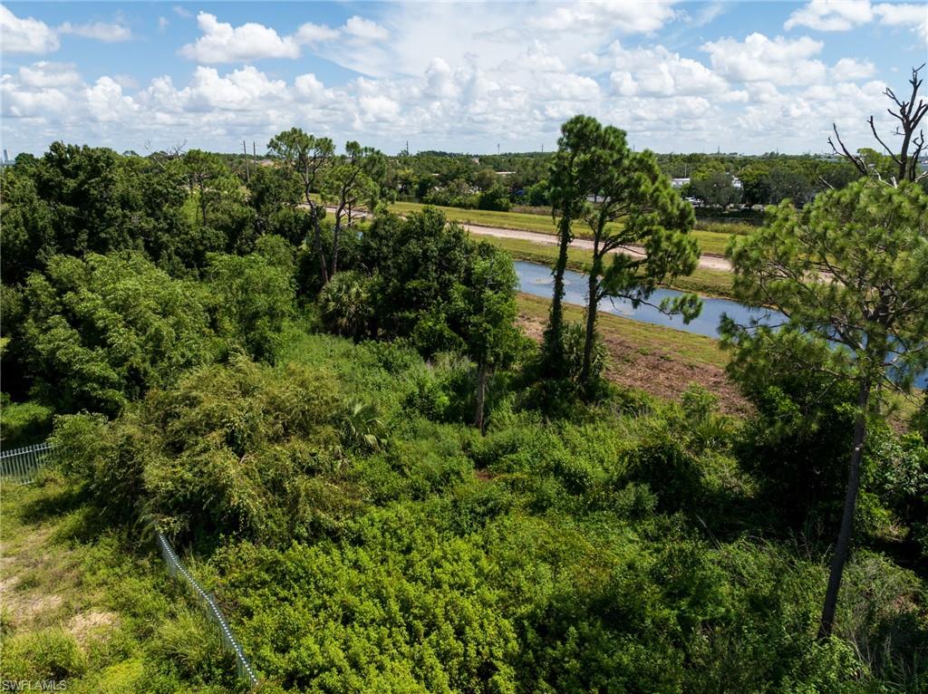 Bird's eye view of commercial lot