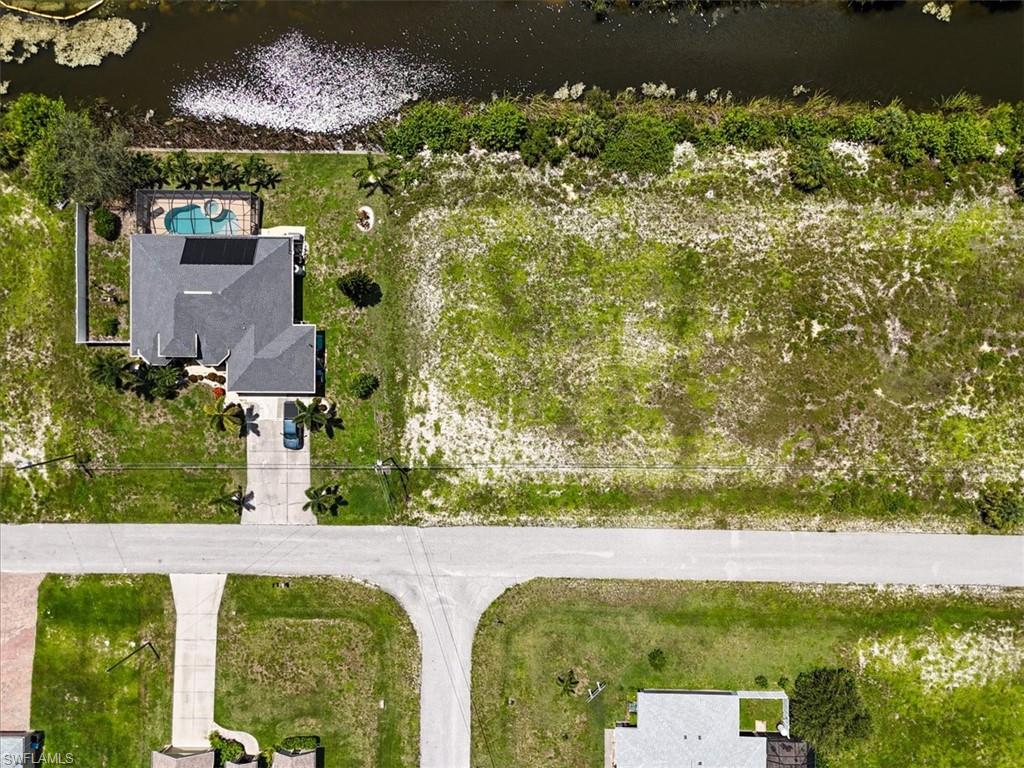 Aerial view of property and surrounding area with a large body of water