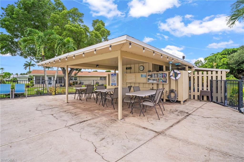 5586 Pendlewood LN photo 23