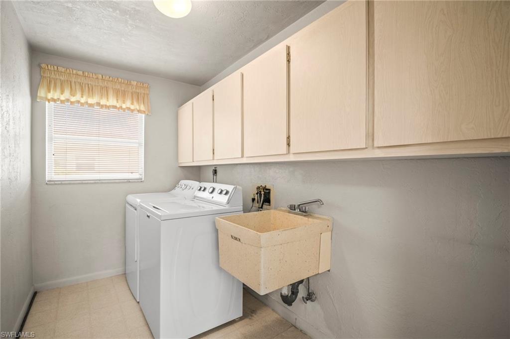 5586 Pendlewood LN photo 17