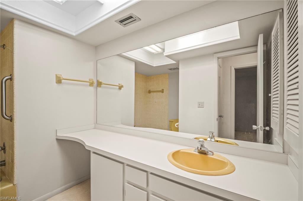 5586 Pendlewood LN photo 16