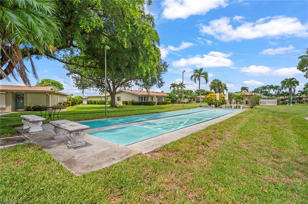 5586 Pendlewood LN photo 22