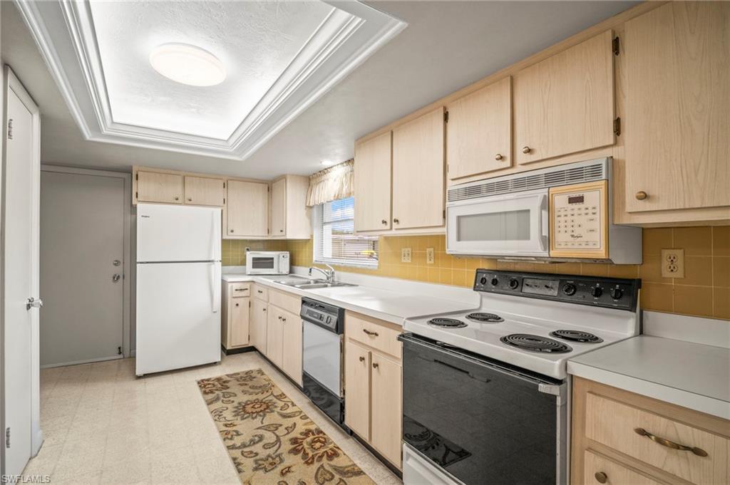 5586 Pendlewood LN photo 7