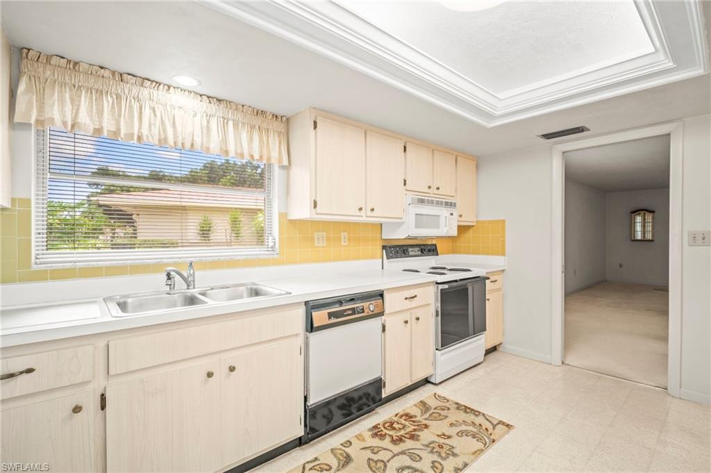 5586 Pendlewood LN photo 8