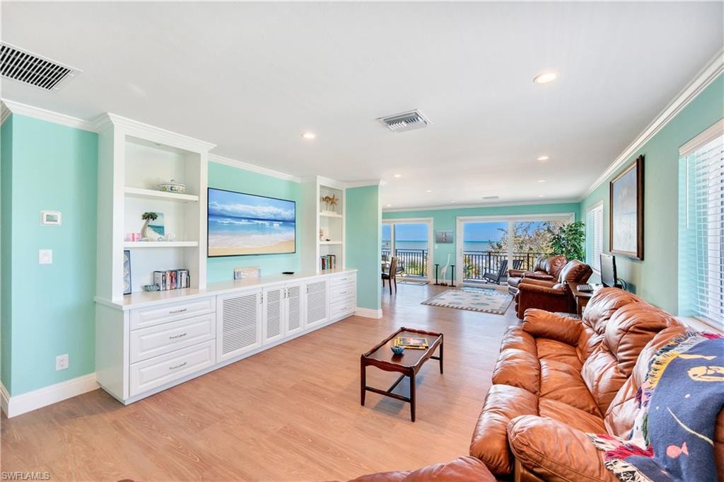 1065 Gulf Shore BLVD N 201 photo 9