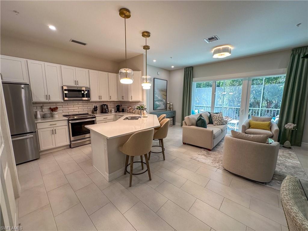 232 Indies DR E 201