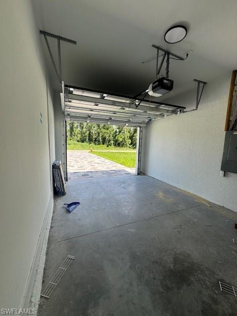 Garage with a garage door opener and electric panel (1 space)