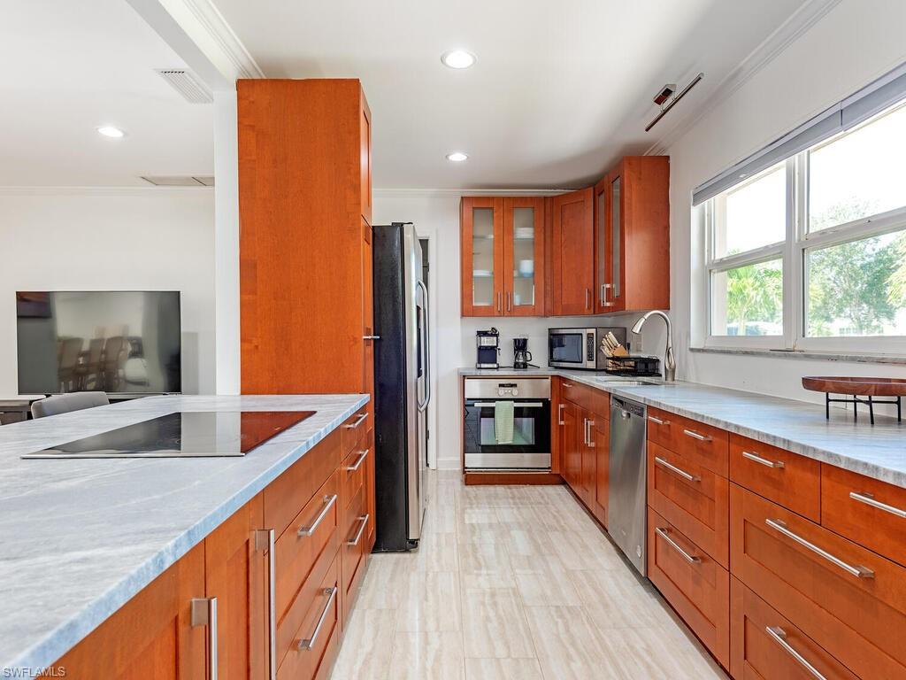152 Coral Vine DR photo 6