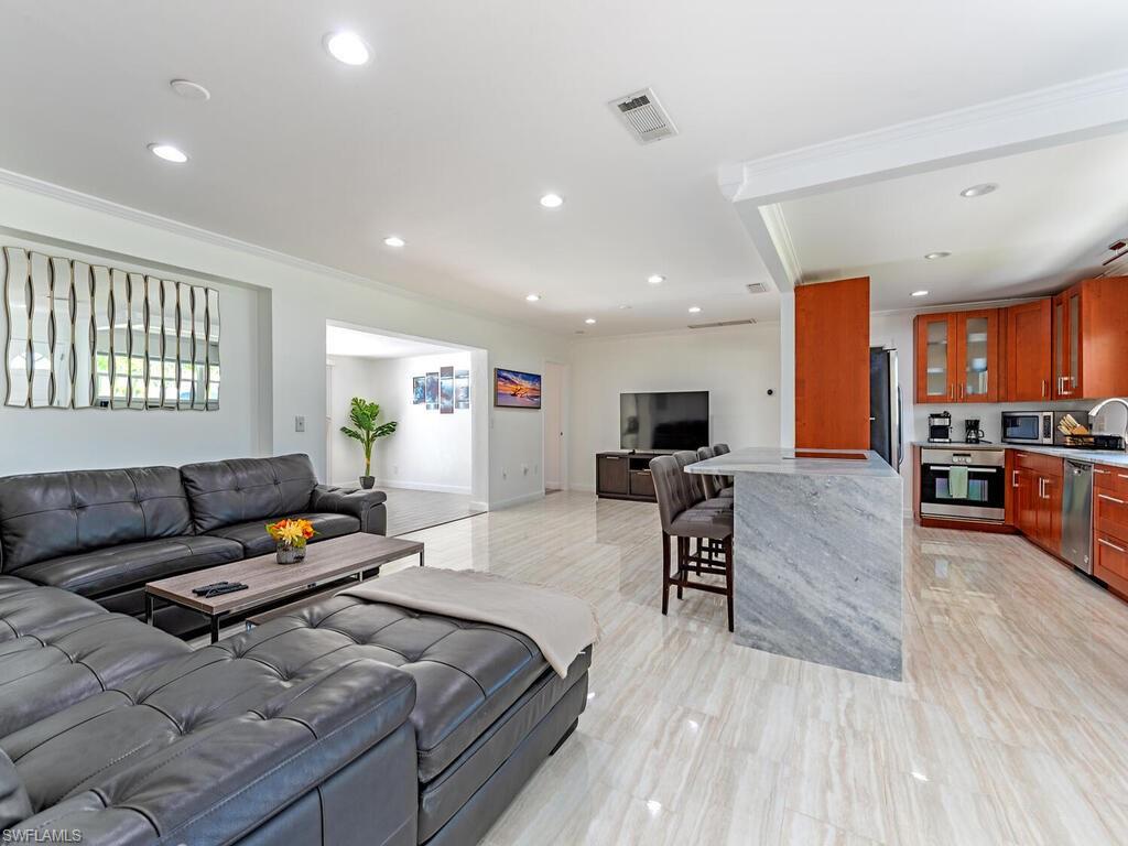 152 Coral Vine DR