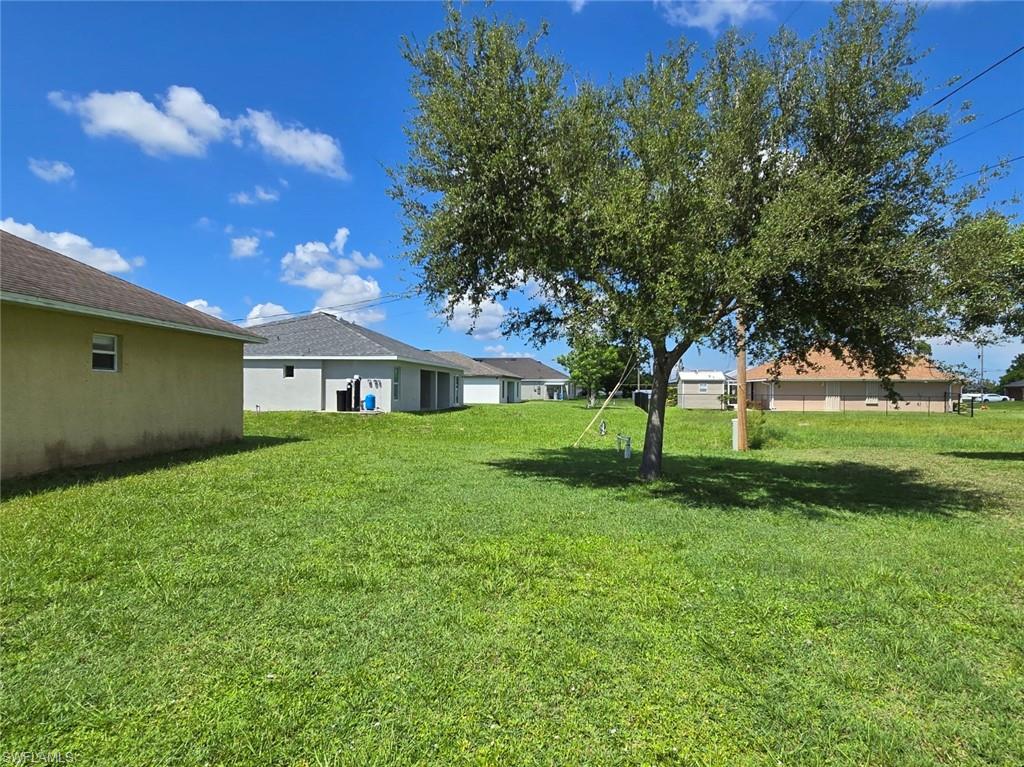 View of grassy yard