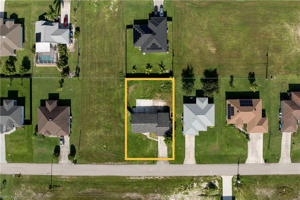Aerial view of residential area featuring property boundaries highlighted