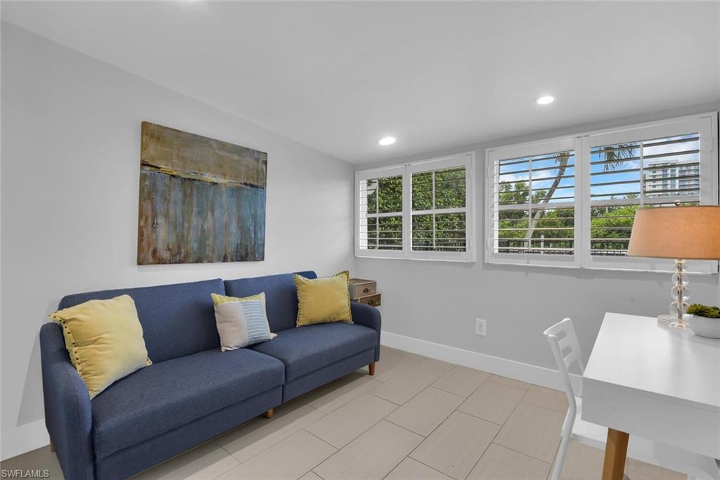 2048 Harbor LN photo 23