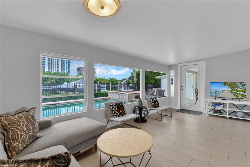 2048 Harbor LN photo 13
