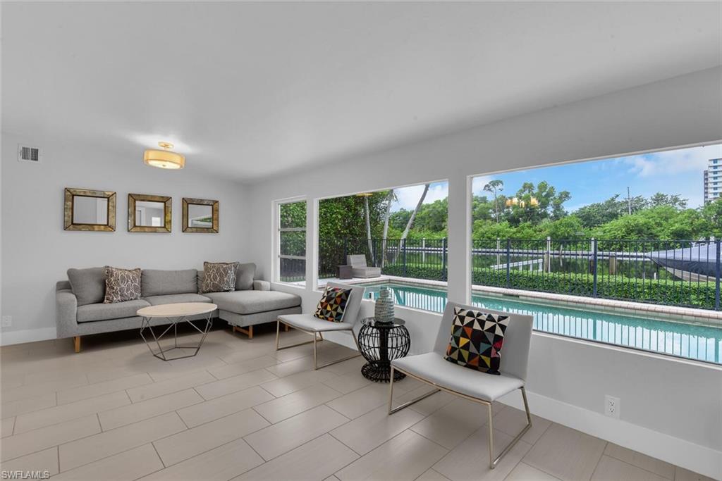 2048 Harbor LN photo 12