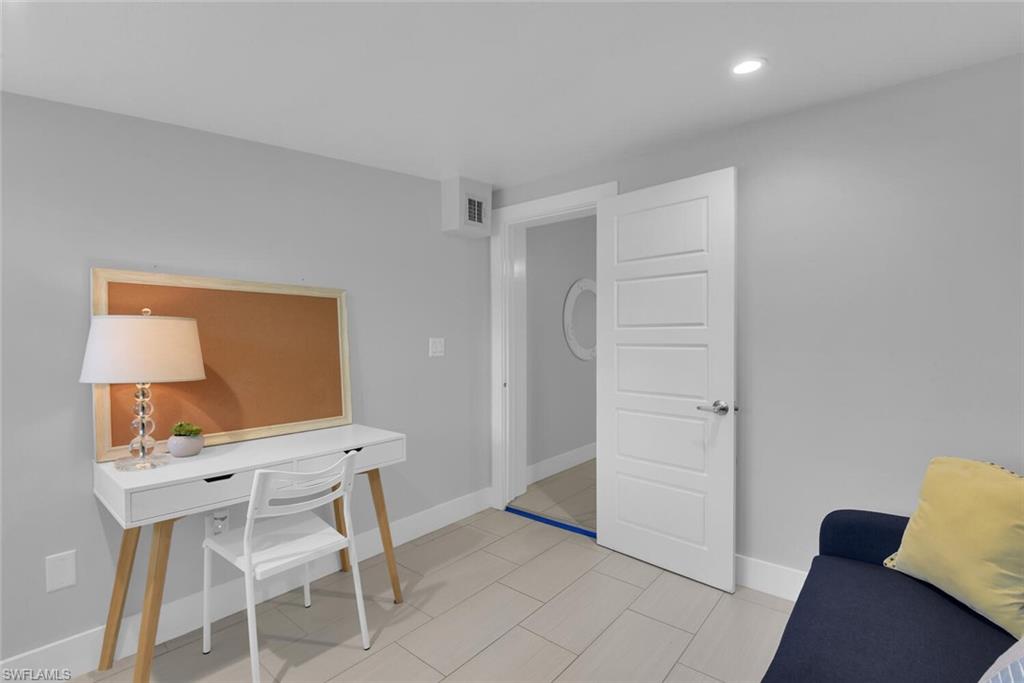 2048 Harbor LN photo 24