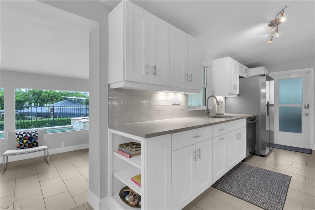 2048 Harbor LN photo 8