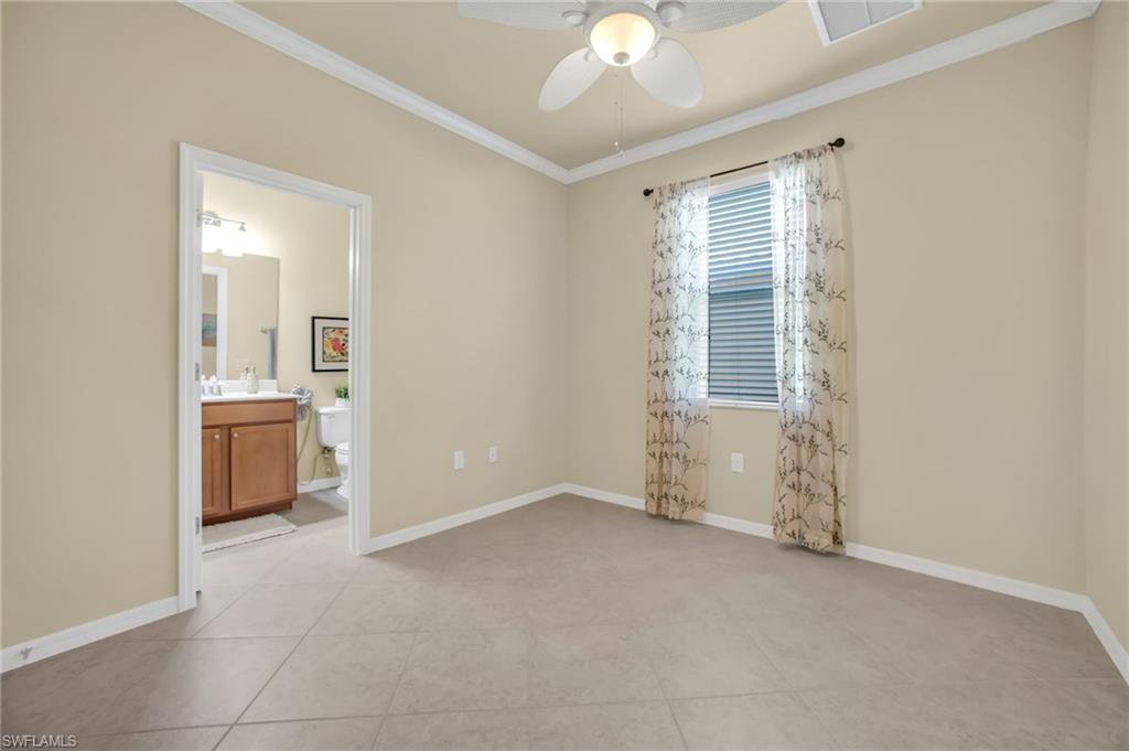 Guest ensuite with tub/shower combo