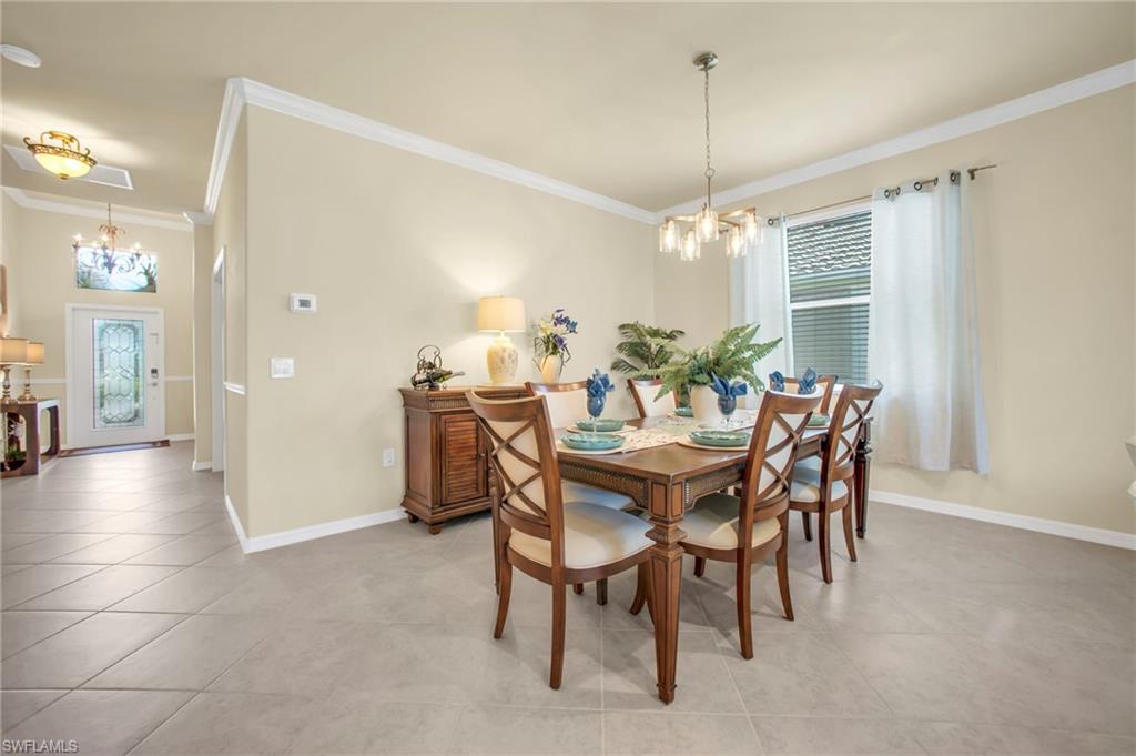 Great room / dining room combo