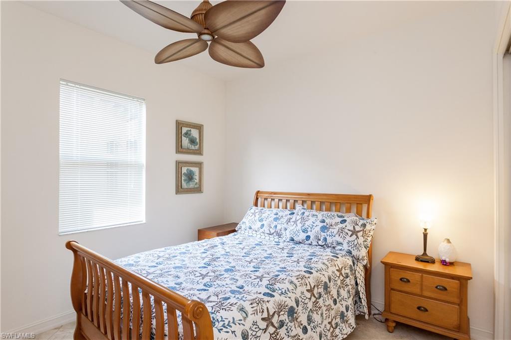 Guest bedroom w/queen-sized bed