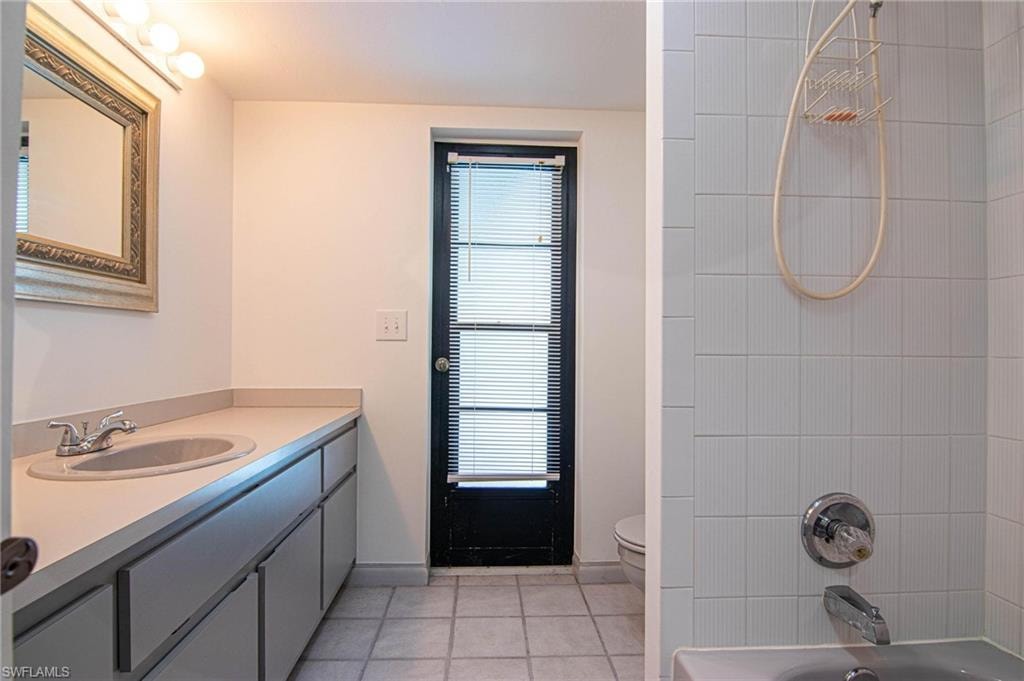 Guest POOL BATH with tub/shower combo and easy outside access to the pool!