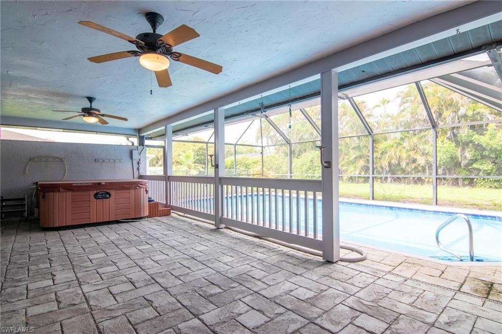 Lots of privacy provided by mature Florida palms!