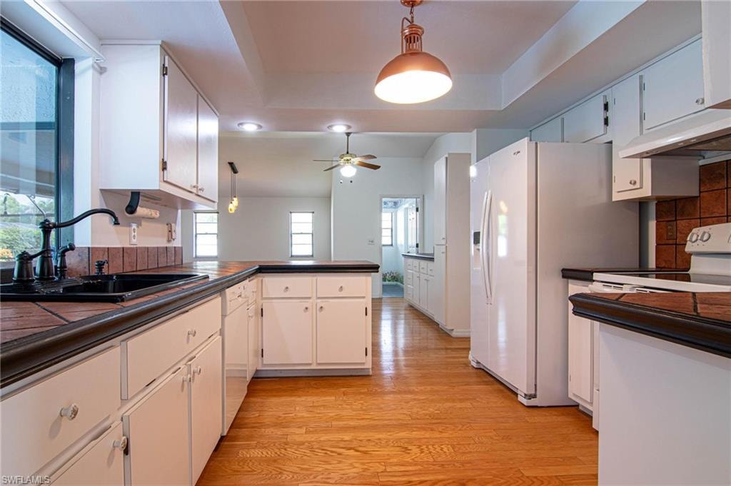 Large bright kitchen features newer appliances, fixtures and breakfast bar!