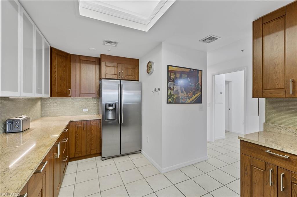 14817 Laguna DR 203 photo 10