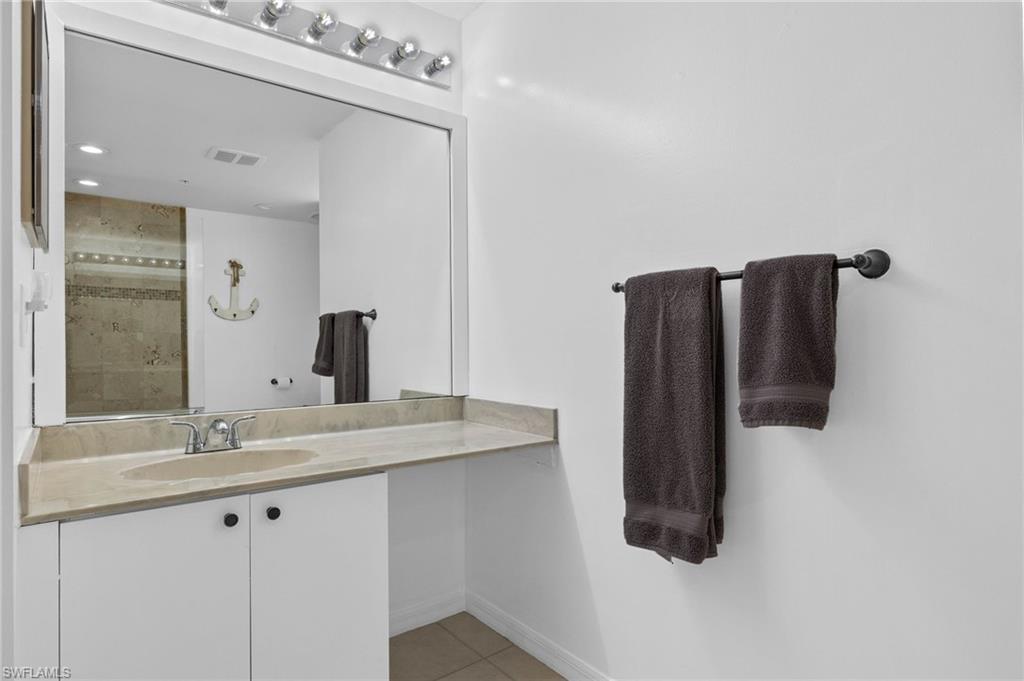 14817 Laguna DR 203 photo 18