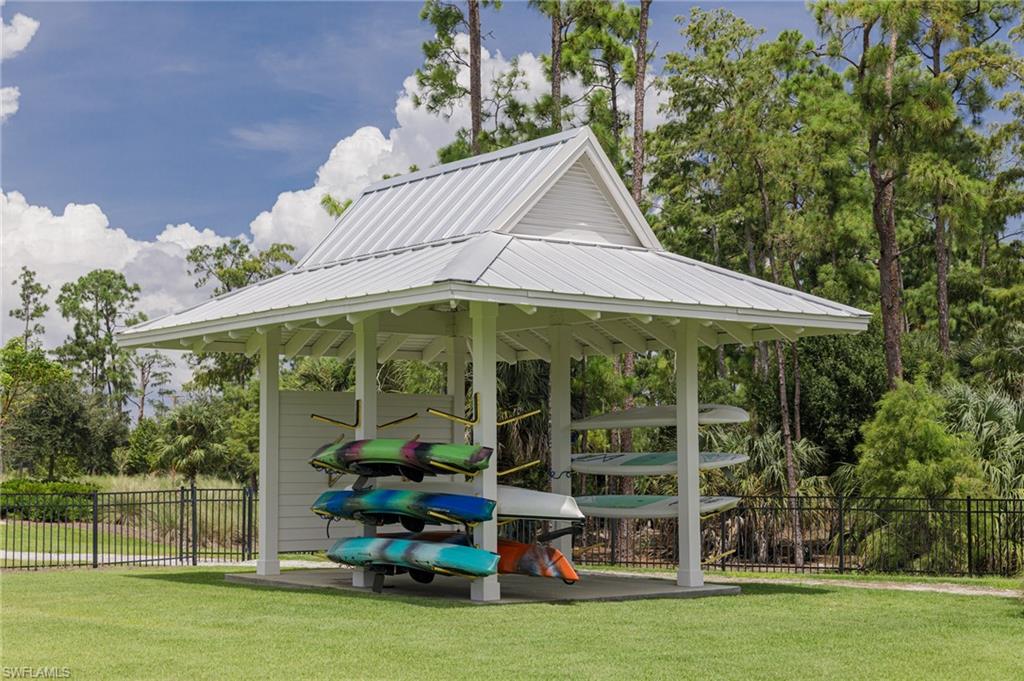 View of property's community with view of wooded area