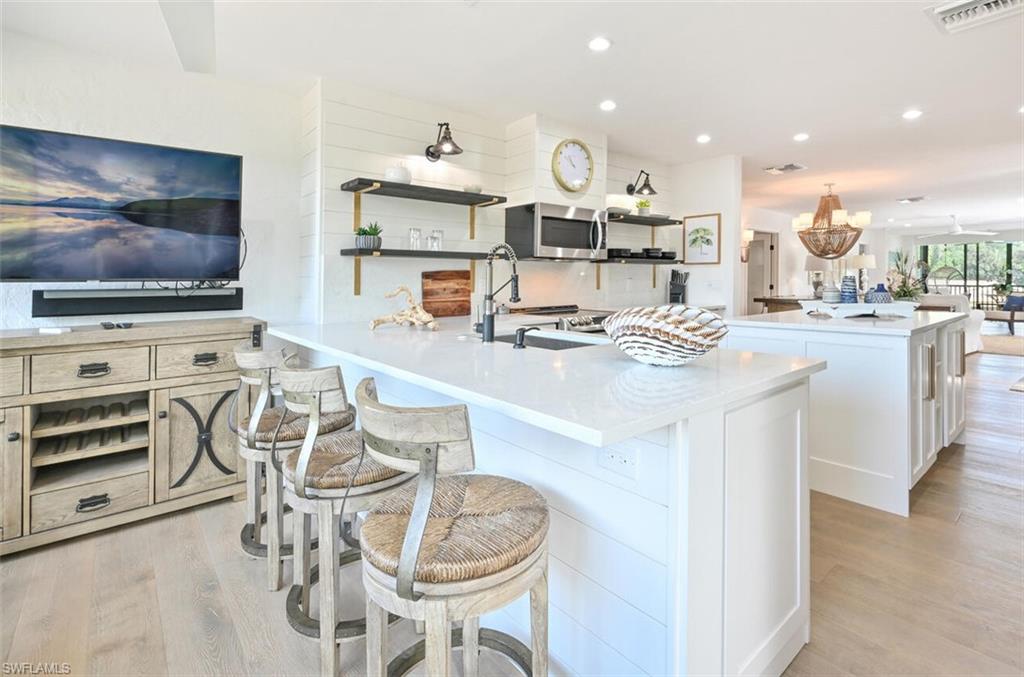 Breakfast Bar / Kitchen