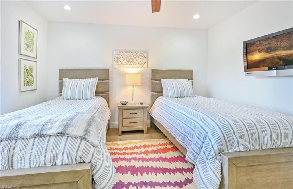 Guest Bedroom- Twin Beds