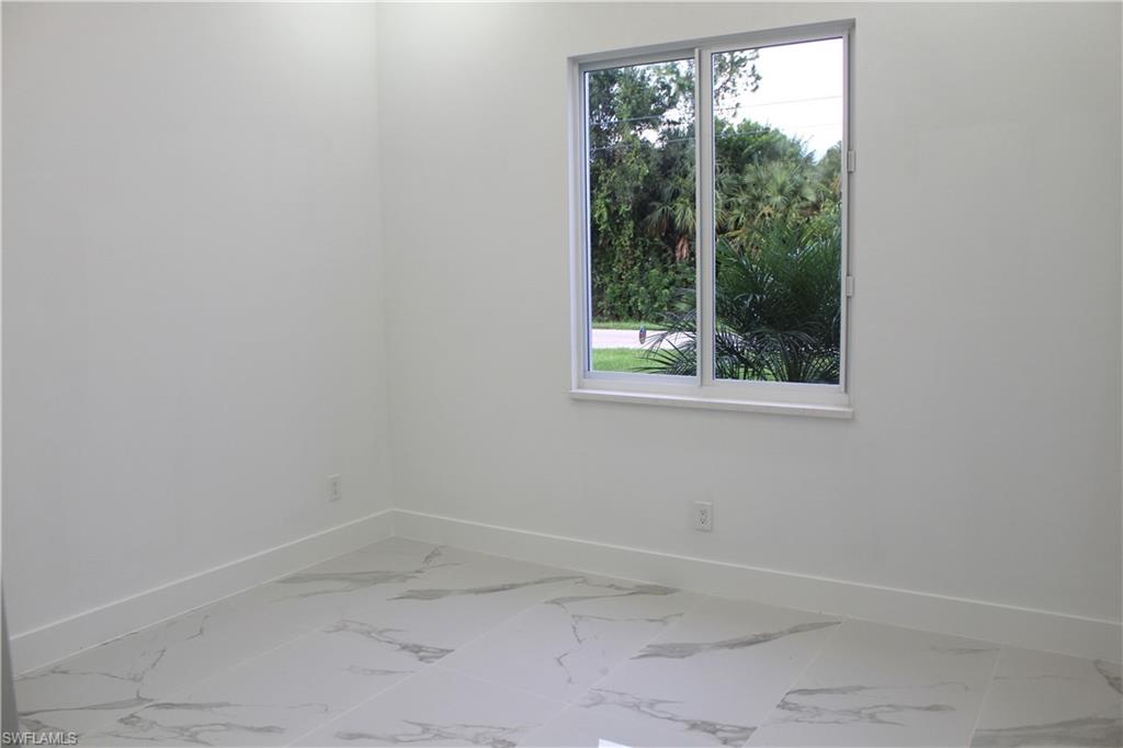 Unfurnished room 2