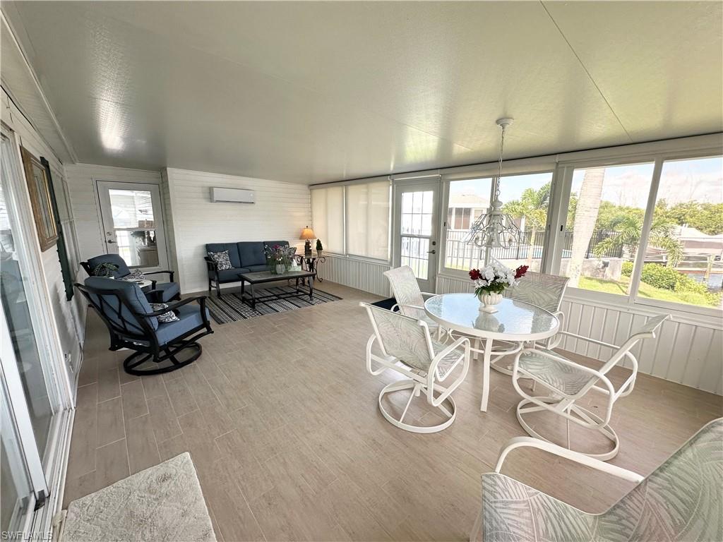 Amazing Sunroom overlook the big water view