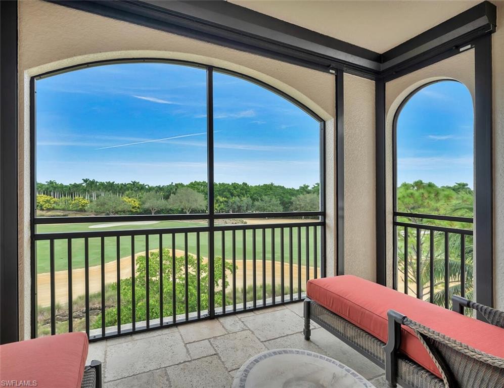 GREAT Master balcony golf course views.