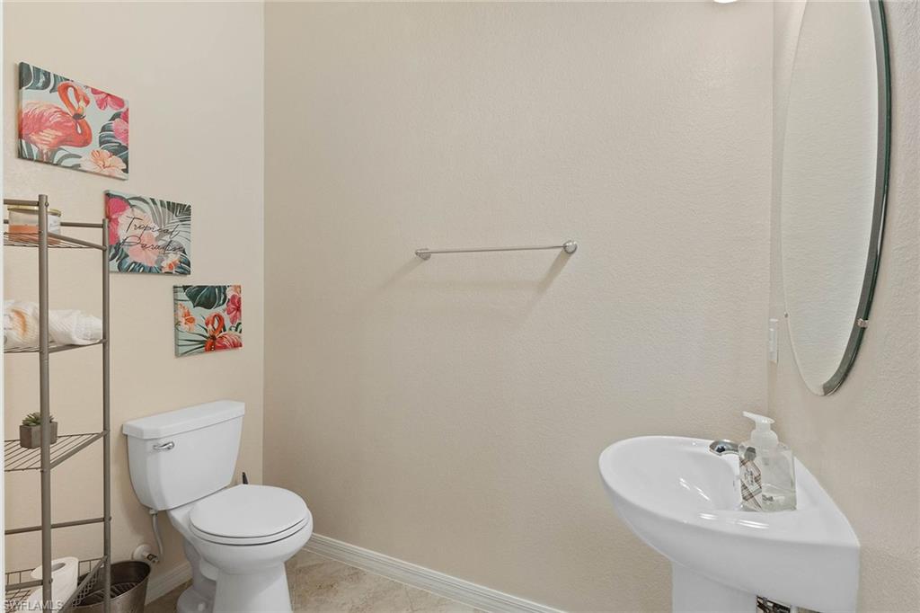2667 Blossom WAY photo 11