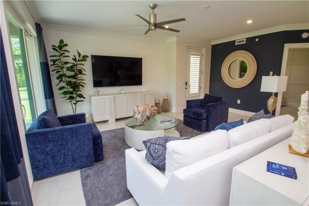 172 Indies DR E 8-102