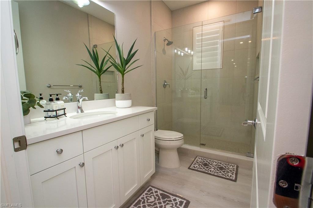 251 Indies DR E 202 photo 23